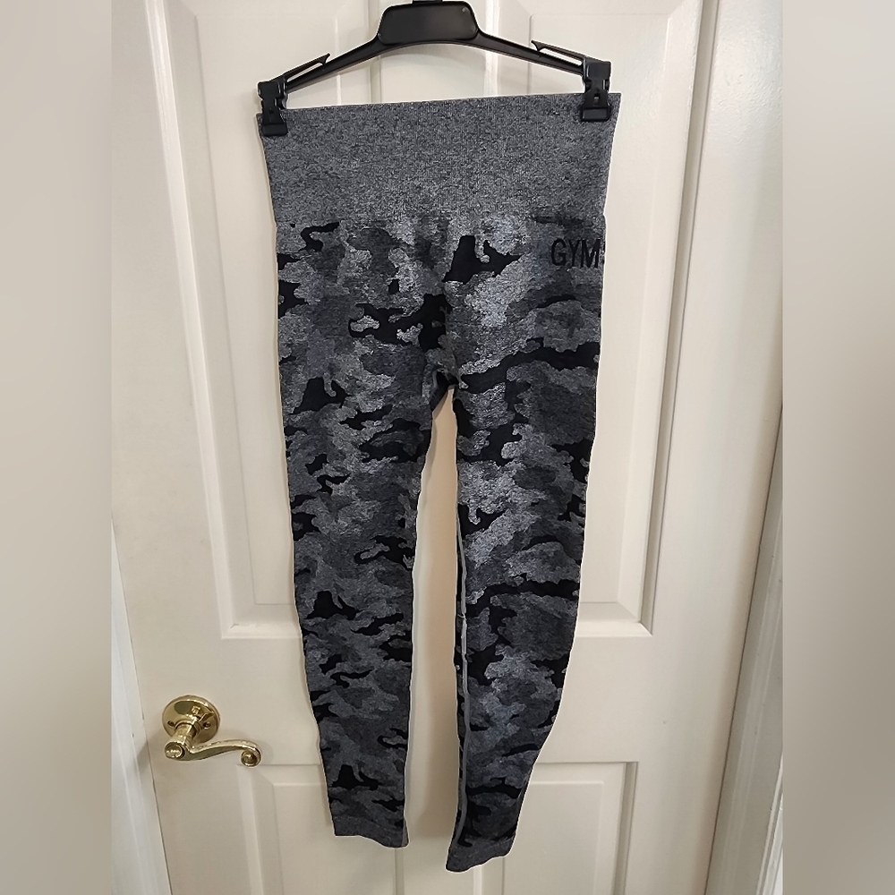 Gymshark Gray/black Camo Print Leggings Size Med